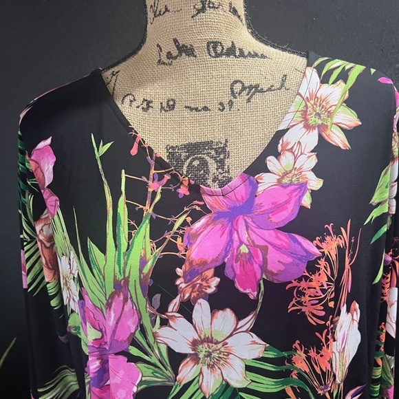 Susan Graver 1X Floral Print Tunic Top 3/4 Sleeve Black Pink Green Tropical - Picture 2 of 10